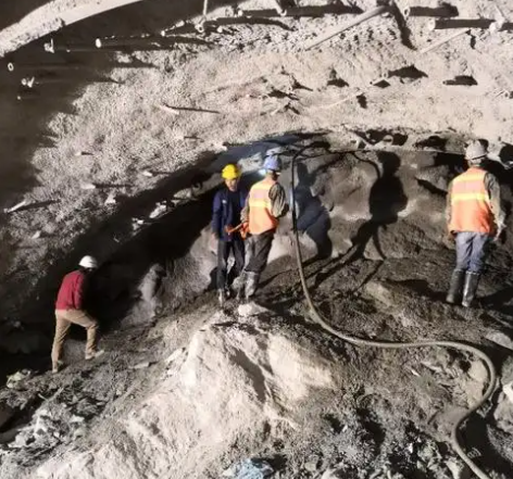 左权拱顶带模注浆料的施工流程及注意事项